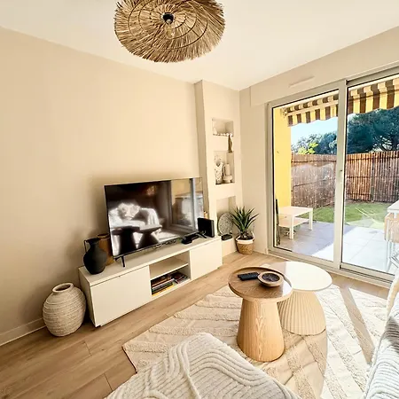 Apartamento à 100m Magnifique T2 Avec Jardin Privé