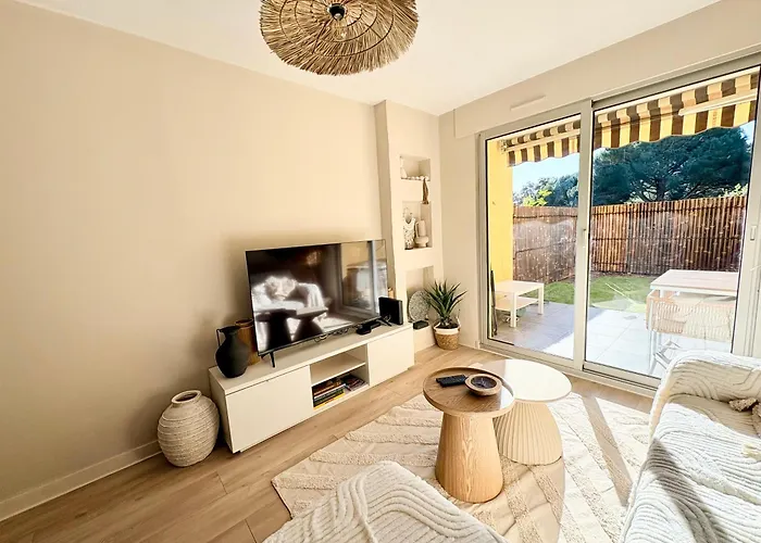 Apartment A 100m Magnifique T2 Avec Jardin Prive